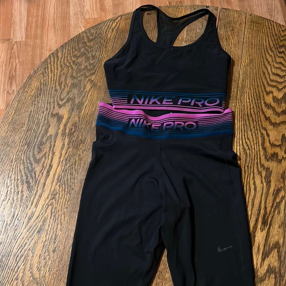 Nike Pro Workout Outfit Woman’s Large